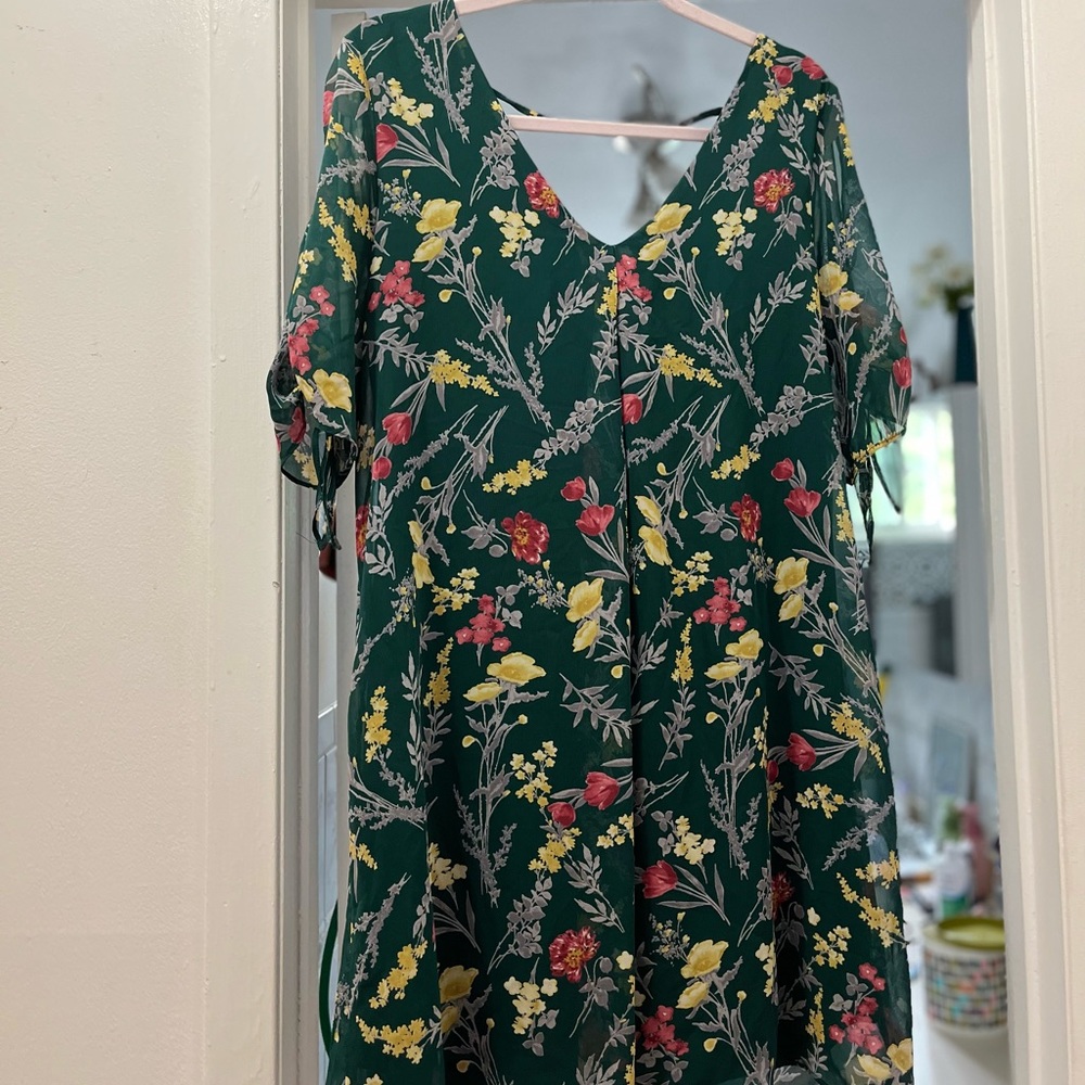 “T-I-M-I-N-G” Beautiful Blouse (Used) but in good condition